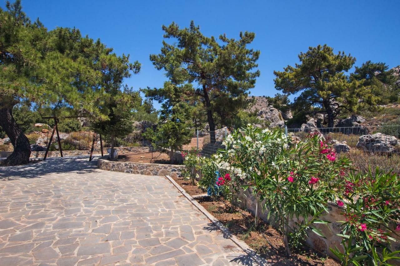 Villa M - Villa with private pool and yard Anatolí Dış mekan fotoğraf